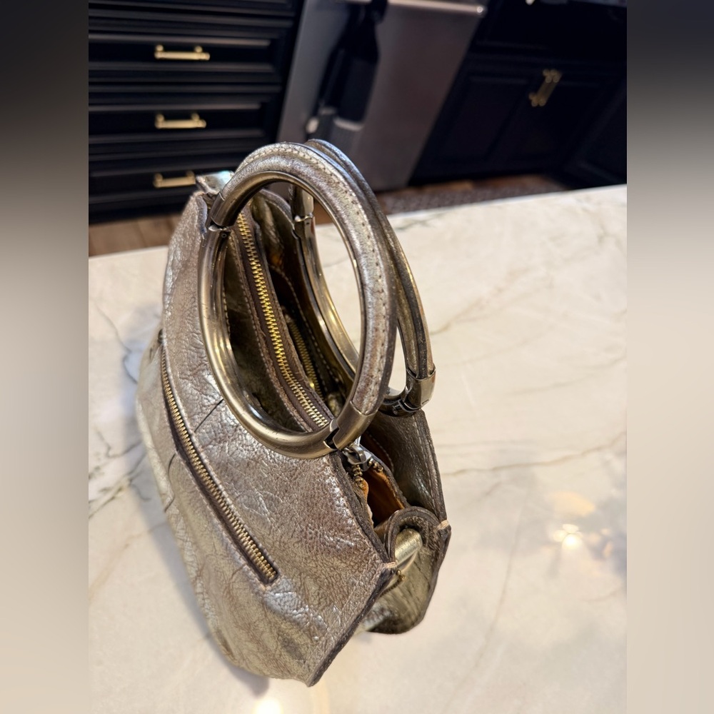 Patricia Nash Metallic leather handbag with detachable crossbody strap - Picture 7 of 8